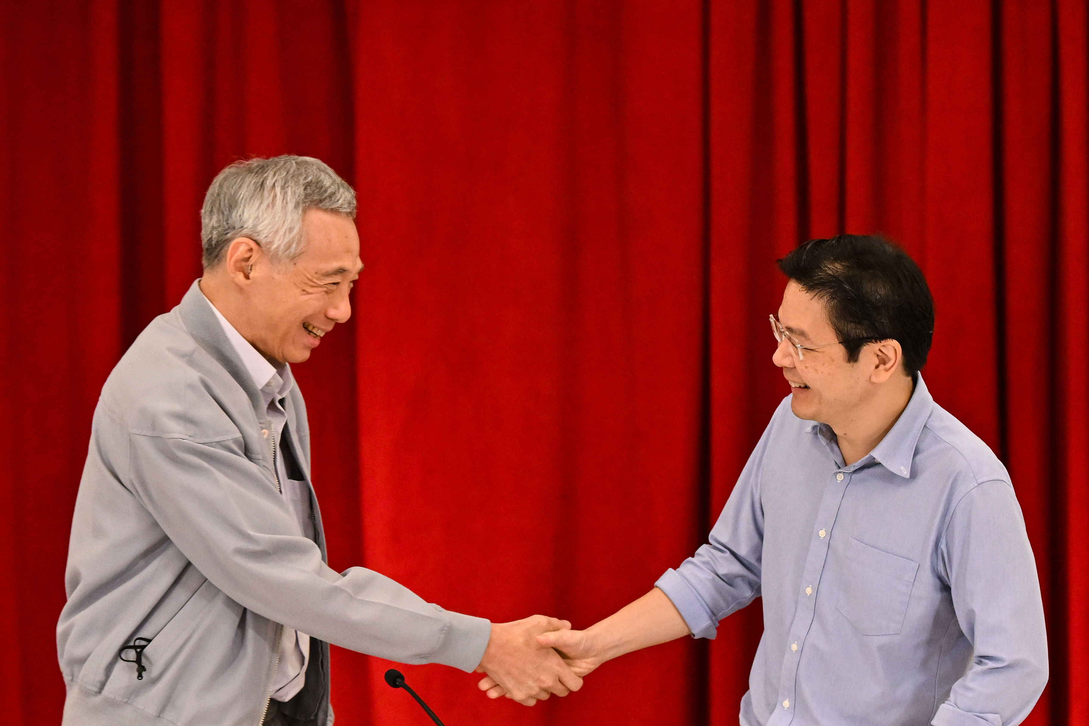 万万没想到，新加坡总理李显龙访问中国时竟“沾花惹草”！！！ - 新加坡新闻头条